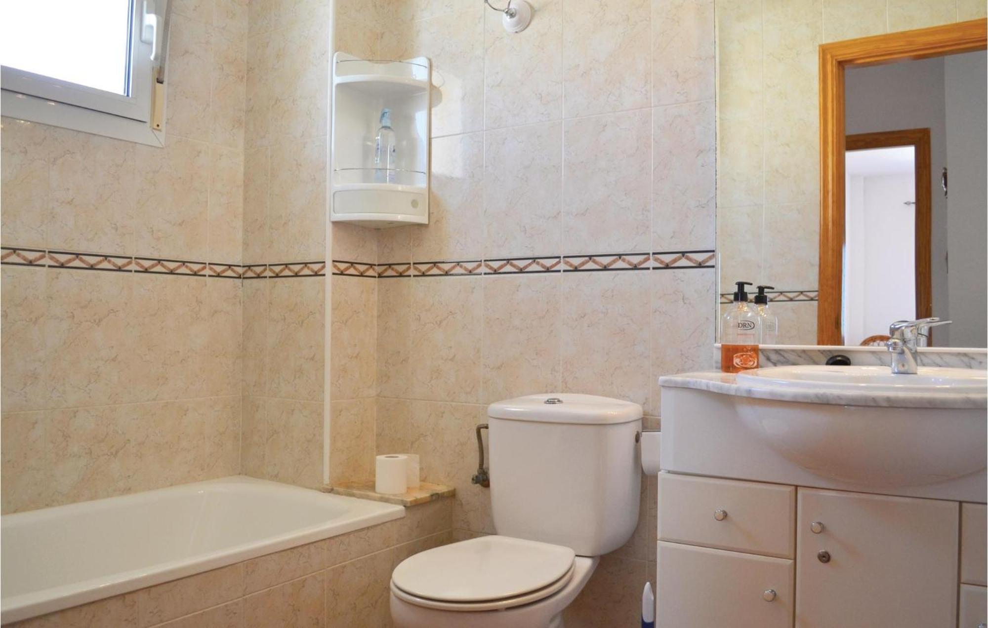 2 Bedroom Awesome Apartment In Vinarós 外观 照片